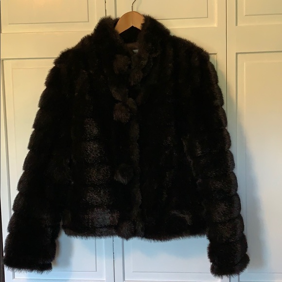 Fun faux fur with Pom Pom buttons - Picture 1 of 9